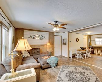 Stylish Chetek Hideaway w/ Lake + Dock Access! - Chetek