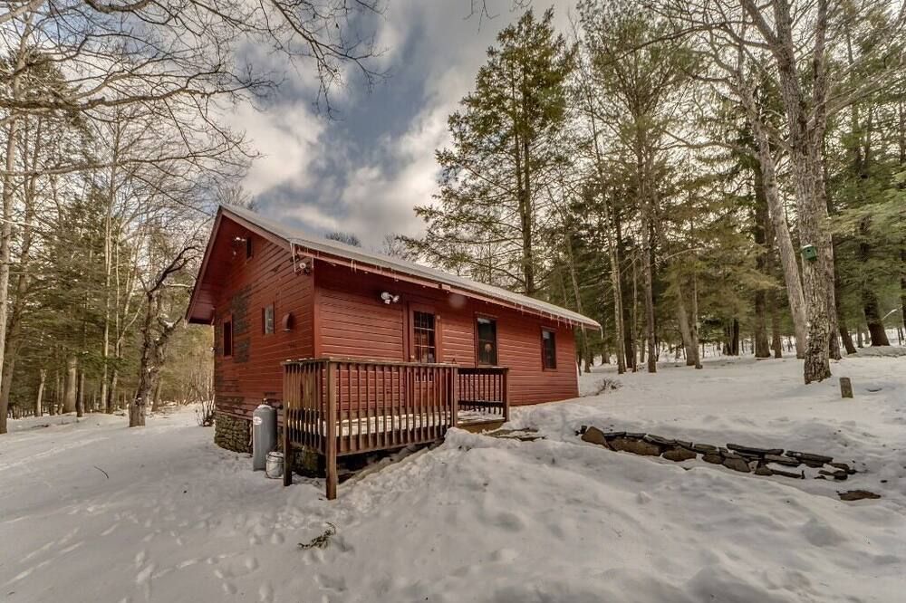 Knotty Pine Cottage on 575 Acre Forest Preserve - Milford - Gebouw