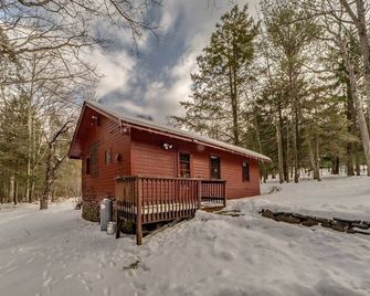 Knotty Pine Cottage on 575 Acre Forest Preserve - Milford - Gebouw