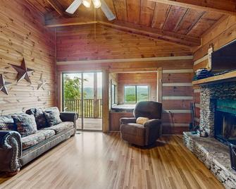 Secluded Home w/ Free Attraction TIckets, Sweeping Mountain Views & Dog-Friendly - Townsend - Living room