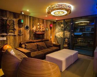 The Captain's Room / Thematic Property / 5 Suites + large balcony + dining table for 10 - Angra dos Reis - Lounge