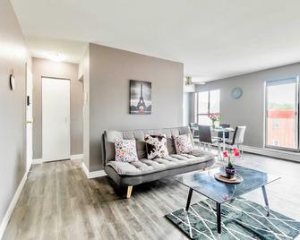 Spacious 2br Apt - Near Dt Hamilton - Hamilton - Wohnzimmer