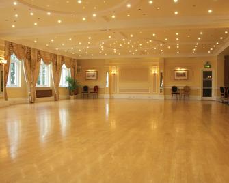 Tlh Victoria Hotel - Tlh Leisure, Entertainment And Spa Resort - Torquay - Lobby