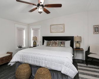 Flirty Flamingo by Pristine Properties Vacation Rentals - Port St. Joe - Habitación