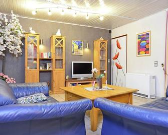 Nice Apartment in Wood With Terrace - Bad Pyrmont - Living room