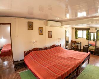 Bamboo Banks Farm & Guest House - Masinigudi - Bedroom