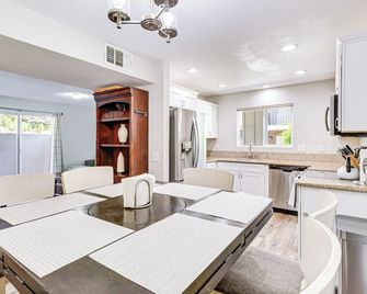 Charming Condo w/ Patio, Near Downtown Reno! - Reno - Dining room