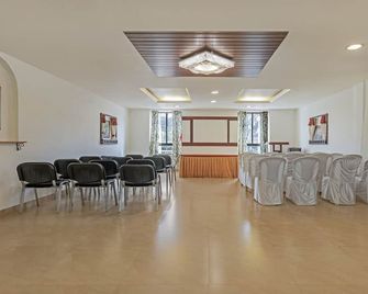 Treebo Sadhoo Heritage - Kannur - Meeting room