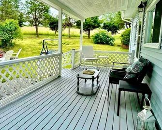 Lake Mushamush Cottage! - Riverport - Balcony