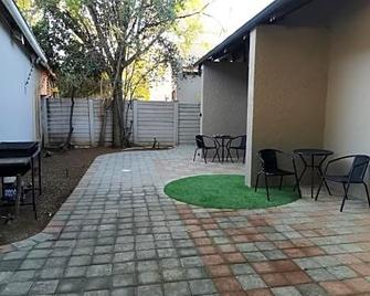 Guest Suites On Connor - Bloemfontein - Patio
