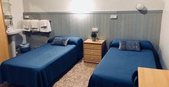 Hostal Carlos III - El Prat de Llobregat - Chambre