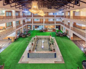 Grand Krisa Resort & Spa, Manali Experience Luxury With All Weather Acs In Every Room - Manali - Σαλόνι ξενοδοχείου