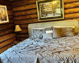 Willow @ Seven Timbers-Log Cabin With Lake Access In Beautiful Forested Setting - Seeley Lake - Bedroom