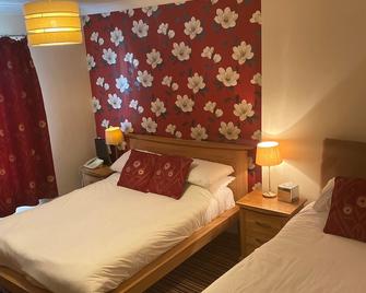 Boars Head Hotel - Carmarthen - Bedroom