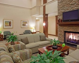 King Suite | Shared Indoor Pool + Free Breakfast - Stafford - Living room