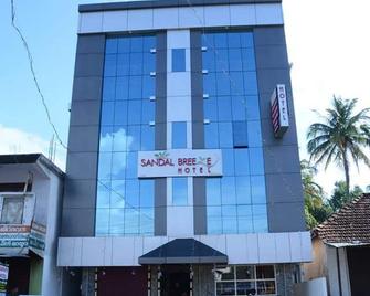 Sandal Breeze Hotel - Maraiyur - Edificio
