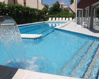 Noha Suite Hotel - Riccione - Uima-allas