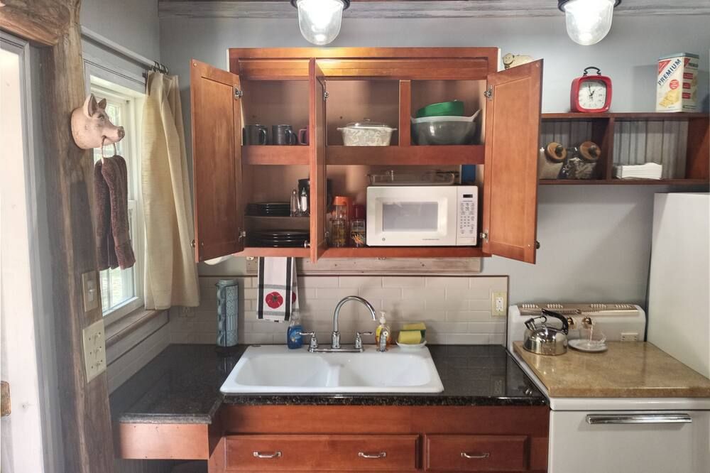 Charming cabin get away w/ walk-in shower, kitchenette, AC/heat, WiFi - Henderson - Küche