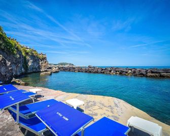 Albergo Italia - Beach Hotel - Ischia