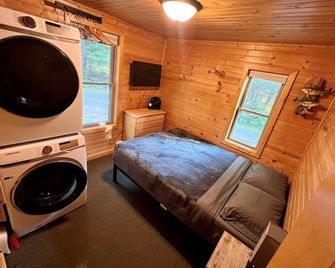 Aspen Cabin - Lost Land Lake Waterfront Getaway - Cable - Habitación