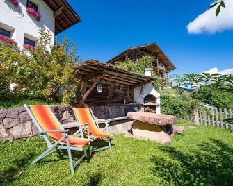 Agriturismo Apartments Tuene - Ortisei - Patio