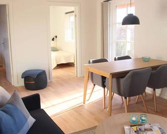 4 Person Holiday Home in Ronne - Rønne - Jadalnia