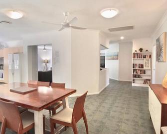 Anaheim Entertainer Deluxe - Upper Coomera - Bedroom