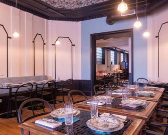 ليب أوتل تورز سنتر جير - تور - مطعم