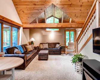 Waterfront Highland Lake Home with Deck and Dock - Highland Lakes - Living room