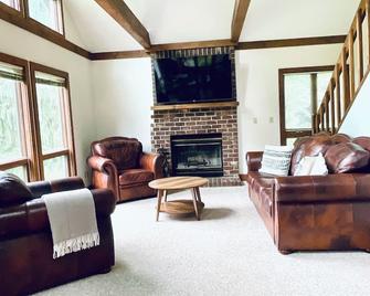 Charming and Quiet House in Battle Creek - Battle Creek - Living room