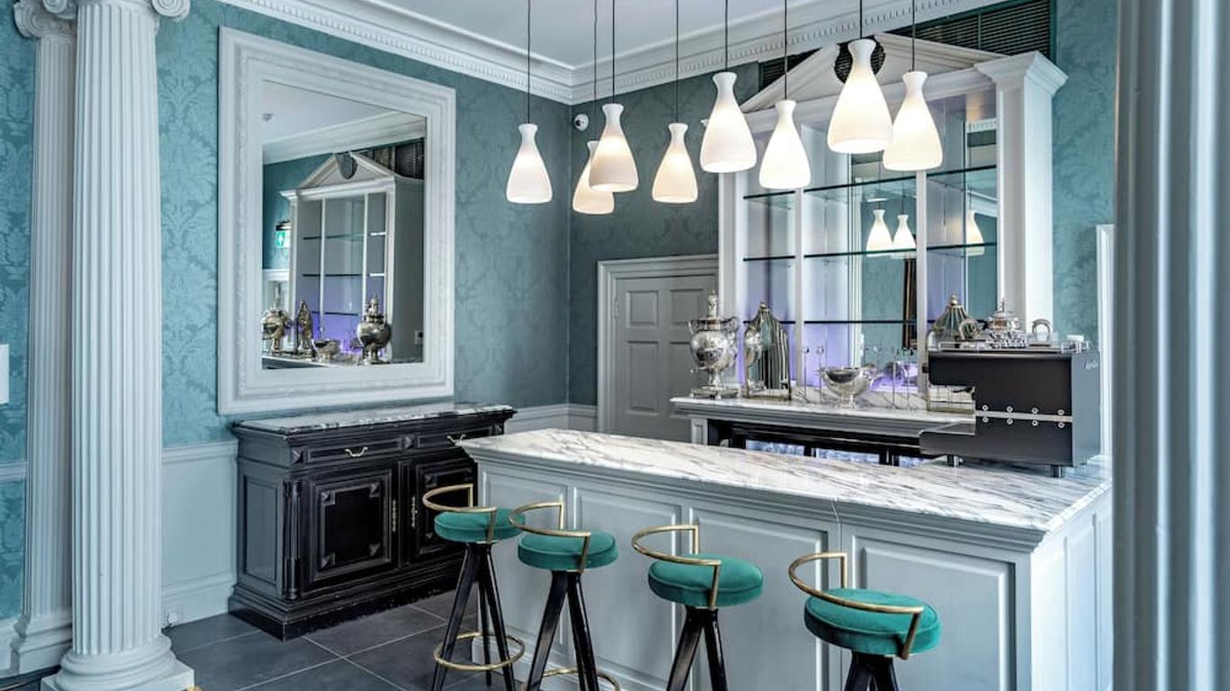 No. 30 Knightsbridge