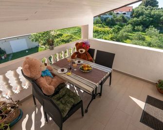 Apartments Rezek - Supetarska Draga - Balcón