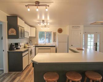 Fish Hatchery Ranch - Hatch - Kitchen
