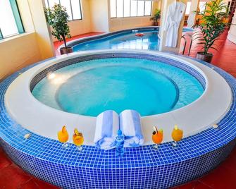 Ramee California Hotel - Manama - Pool