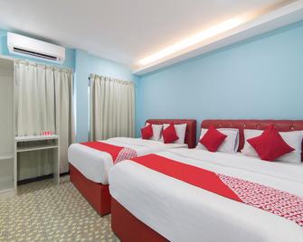OYO 1136 Pd Star Hotel - Port Dickson - Schlafzimmer