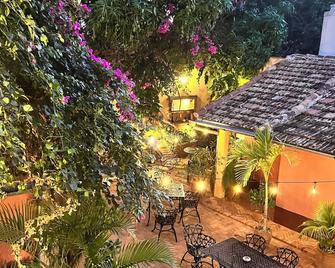 Hostal Lola - Trinidad - Patio