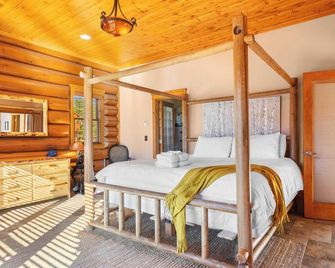 Eagle Ridge Retreat by Avantstay Gorgeous Big Bear Cabin w/ Views - Big Bear Lake - Bedroom