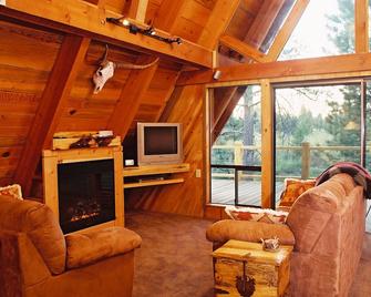 Riviera Des Chutes (River of the Falls) Cabin in the Woods - La Pine - Living room