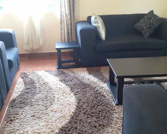 The Best Green Garden Guest House in Harare - Harare - Living room