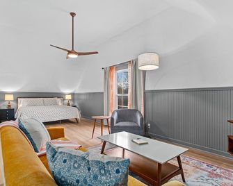 Town Creek Warren - Suite A | Great Locaton - Fredericksburg - Habitación