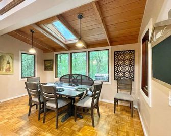 Farm House at Rock Ridge Retreat - Goodlettsville - Dining room