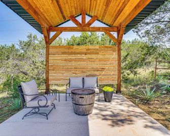Recently Built Cabin w/ Pavilion in Granbury! - Granbury - Patio