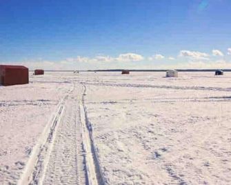 Private Cottage Getaway On Lake Simcoe - Brechin - Beach