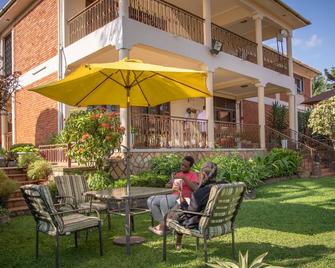 Fred and Winnie BnB - Kampala - Patio