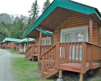 Gwin's Lodge Poplar Chalet #2 - Cooper Landing - Building