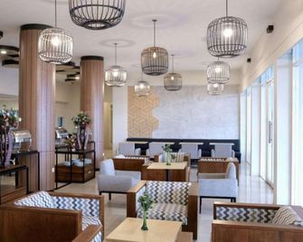 Palu Golden Hotel - Palu - Restaurant