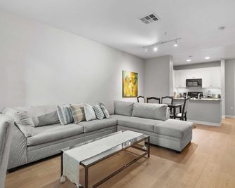 Stair-Free Comfort! Ground-Floor Retreat Perfect for Pet Lovers and Guest #17 - Irvine - Living room