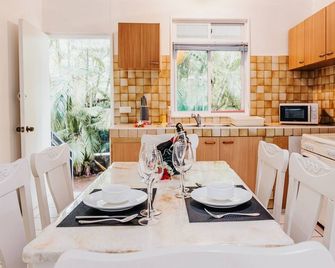 Charming houses with private beach and seaside pool - Temae - Sala pranzo