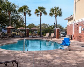 Comfort Inn and Suites Patriots Point - Mount Pleasant (Carolina del Sur) - Piscina