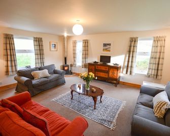 Achalic Beag - sleeps 4 guests in 2 bedrooms - Oban - Living room